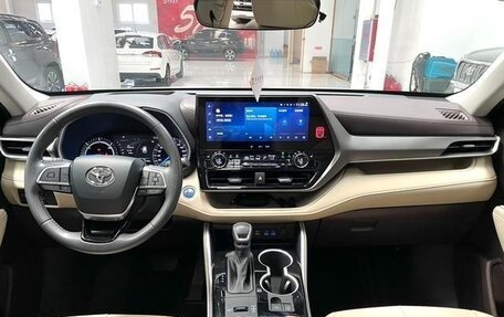 Toyota Highlander, 2022 год, 3 125 000 рублей, 11 фотография