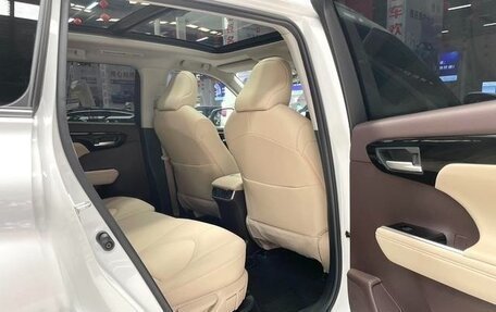 Toyota Highlander, 2022 год, 3 125 000 рублей, 13 фотография