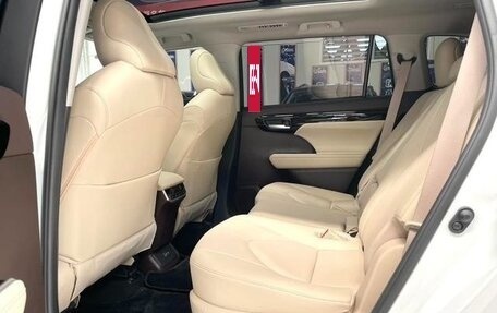 Toyota Highlander, 2022 год, 3 125 000 рублей, 15 фотография