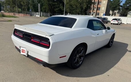 Dodge Challenger III рестайлинг 2, 2019 год, 3 799 000 рублей, 4 фотография