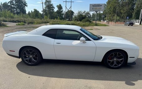 Dodge Challenger III рестайлинг 2, 2019 год, 3 799 000 рублей, 5 фотография
