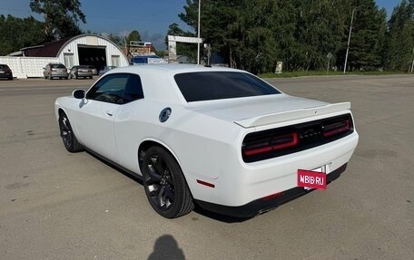 Dodge Challenger III рестайлинг 2, 2019 год, 3 799 000 рублей, 2 фотография