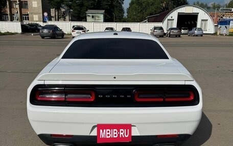 Dodge Challenger III рестайлинг 2, 2019 год, 3 799 000 рублей, 3 фотография
