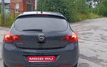 Opel Astra J, 2011 год, 590 000 рублей, 3 фотография