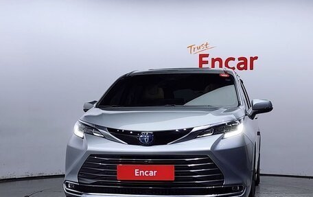 Toyota Sienna, 2022 год, 3 900 111 рублей, 2 фотография