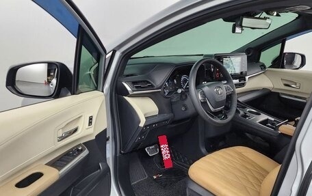 Toyota Sienna, 2022 год, 3 900 111 рублей, 6 фотография
