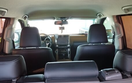 Toyota Land Cruiser Prado 150 рестайлинг 2, 2013 год, 3 650 000 рублей, 28 фотография