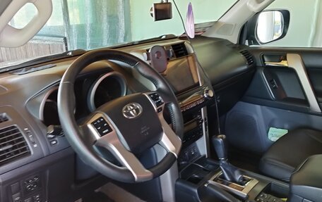 Toyota Land Cruiser Prado 150 рестайлинг 2, 2013 год, 3 650 000 рублей, 29 фотография