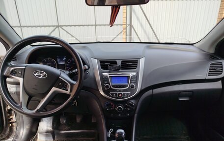 Hyundai Solaris II рестайлинг, 2012 год, 600 000 рублей, 11 фотография