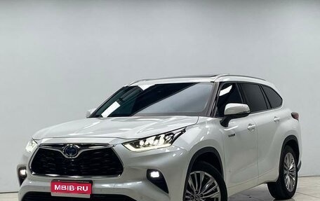 Toyota Highlander, 2022 год, 3 090 000 рублей, 1 фотография