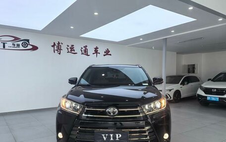 Toyota Highlander III, 2021 год, 2 140 000 рублей, 2 фотография