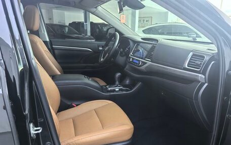 Toyota Highlander III, 2021 год, 2 140 000 рублей, 6 фотография