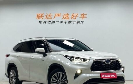 Toyota Highlander, 2022 год, 3 090 000 рублей, 3 фотография
