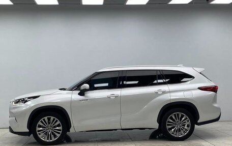 Toyota Highlander, 2022 год, 3 090 000 рублей, 7 фотография