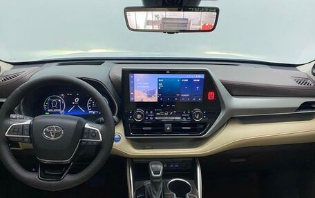 Toyota Highlander, 2022 год, 3 090 000 рублей, 13 фотография