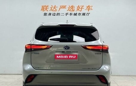 Toyota Highlander, 2022 год, 3 090 000 рублей, 5 фотография