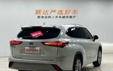 Toyota Highlander, 2022 год, 3 090 000 рублей, 4 фотография