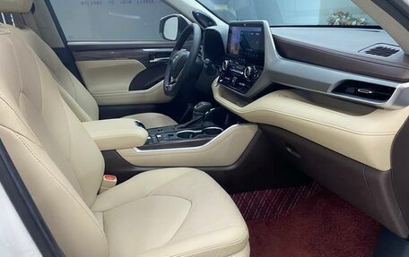 Toyota Highlander, 2022 год, 3 090 000 рублей, 11 фотография