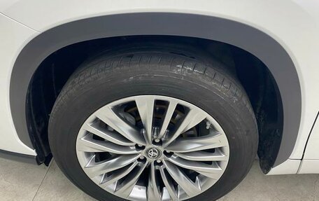 Toyota Highlander, 2022 год, 3 090 000 рублей, 27 фотография