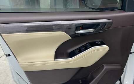 Toyota Highlander, 2022 год, 3 090 000 рублей, 26 фотография