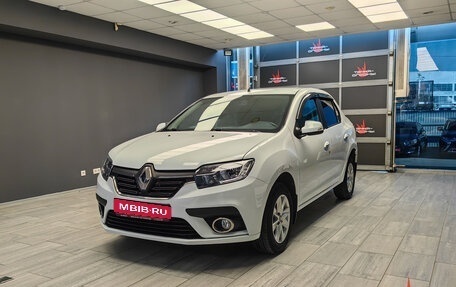 Renault Logan II, 2018 год, 900 000 рублей, 1 фотография