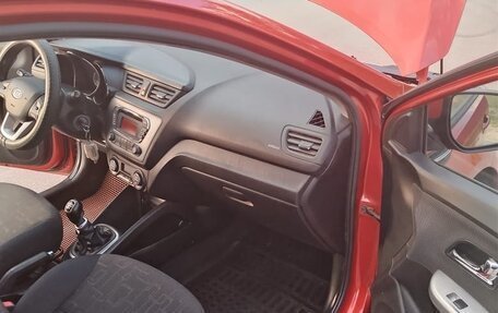 KIA Rio III рестайлинг, 2013 год, 900 000 рублей, 4 фотография