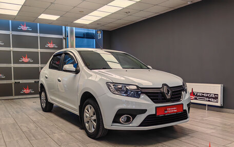 Renault Logan II, 2018 год, 900 000 рублей, 4 фотография