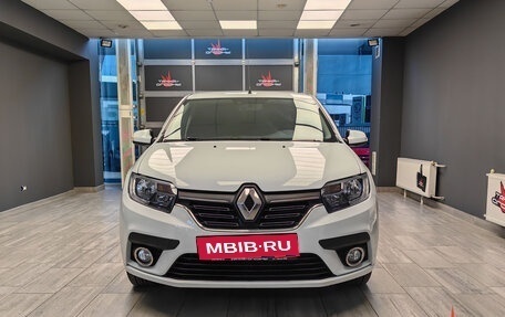Renault Logan II, 2018 год, 900 000 рублей, 3 фотография