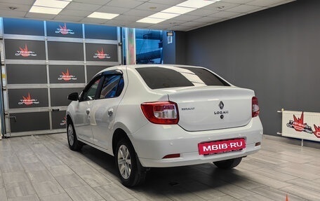 Renault Logan II, 2018 год, 900 000 рублей, 2 фотография