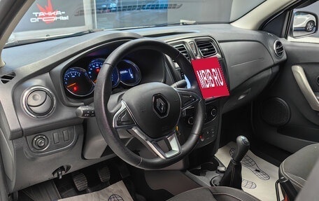 Renault Logan II, 2018 год, 900 000 рублей, 10 фотография
