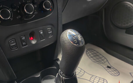 Renault Logan II, 2018 год, 900 000 рублей, 24 фотография