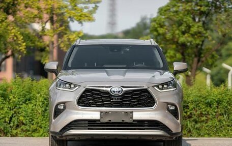 Toyota Highlander, 2022 год, 3 120 000 рублей, 2 фотография