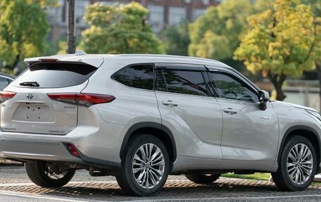 Toyota Highlander, 2022 год, 3 120 000 рублей, 4 фотография