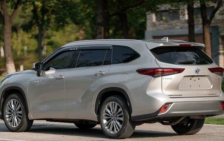 Toyota Highlander, 2022 год, 3 120 000 рублей, 8 фотография