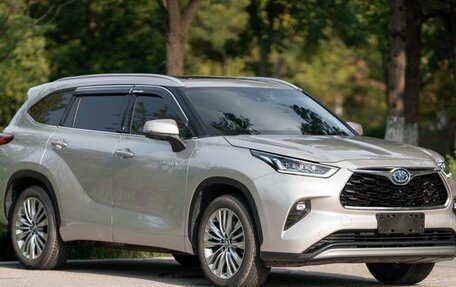 Toyota Highlander, 2022 год, 3 120 000 рублей, 3 фотография
