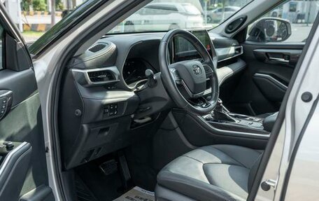Toyota Highlander, 2022 год, 3 120 000 рублей, 10 фотография