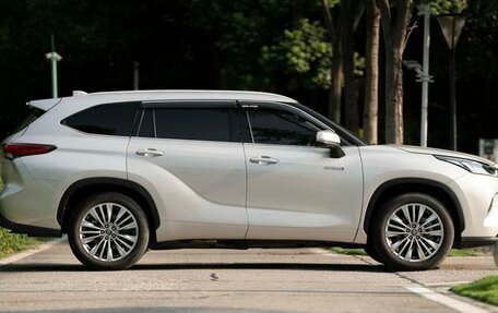 Toyota Highlander, 2022 год, 3 120 000 рублей, 9 фотография