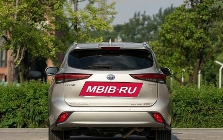 Toyota Highlander, 2022 год, 3 120 000 рублей, 6 фотография