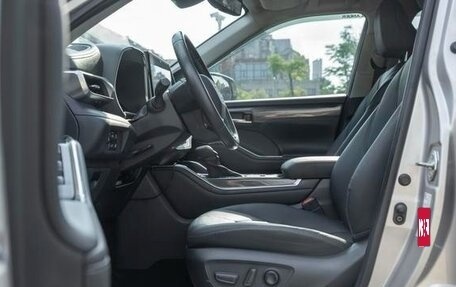 Toyota Highlander, 2022 год, 3 120 000 рублей, 12 фотография