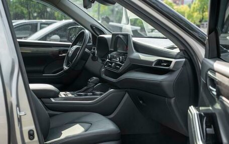 Toyota Highlander, 2022 год, 3 120 000 рублей, 13 фотография
