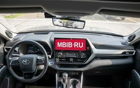 Toyota Highlander, 2022 год, 3 120 000 рублей, 14 фотография
