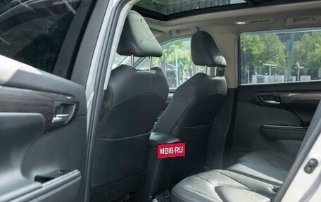 Toyota Highlander, 2022 год, 3 120 000 рублей, 30 фотография