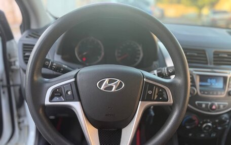 Hyundai Solaris II рестайлинг, 2015 год, 850 000 рублей, 3 фотография