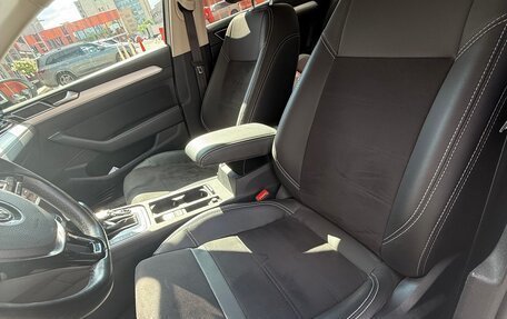 Volkswagen Passat B8 рестайлинг, 2019 год, 2 439 999 рублей, 10 фотография