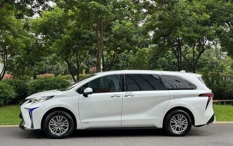 Toyota Sienna, 2021 год, 3 519 500 рублей, 5 фотография