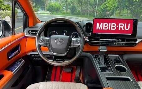 Toyota Sienna, 2021 год, 3 519 500 рублей, 8 фотография