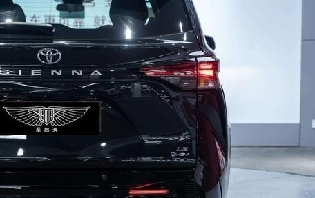 Toyota Sienna, 2024 год, 5 600 000 рублей, 6 фотография