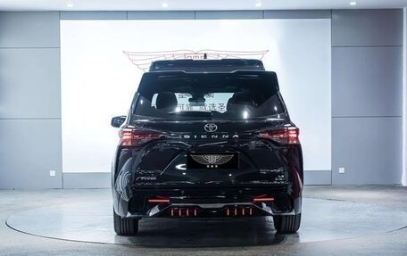 Toyota Sienna, 2024 год, 5 600 000 рублей, 5 фотография