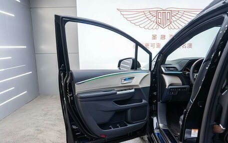 Toyota Sienna, 2024 год, 5 600 000 рублей, 10 фотография