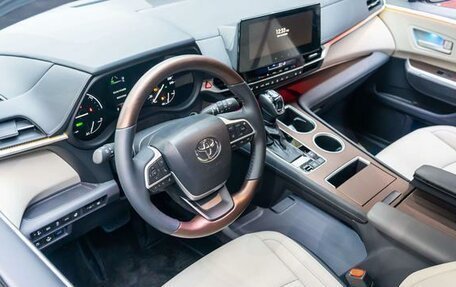 Toyota Sienna, 2024 год, 5 600 000 рублей, 13 фотография